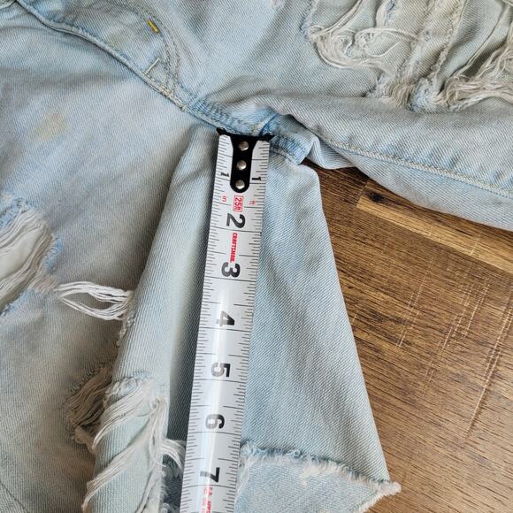 American Eagle Women Size 4 Jean Shorts 6inch Inseam Light Wash Destroyed Denim - Picture 6 of 10
